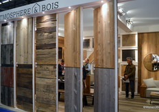 Bij een ontmoeting met een berger van eeuwenoude loft schuren in Canada, ontstond het idee achter Atmosphère & Bois: het bergen en restaureren van oud schuurhout en het laten rijpen van de schoonheid en charme van de kleuren.