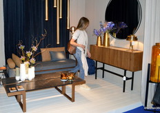 Dries Dilen van het in 2015 opgerichte Vips and Friends tekent alle producten zelf. Hij vertelt dat de tijdloosheid van de artikelen hoog in het vaandel staat. "Als een item eenmaal in de collectie wordt opgenomen zal hij niet meer zo snel verdwijnen."