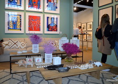 Veel felle kleuren waren aanwezig op de beursvloer.