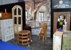 Het Amsterdamse Raw Materials pakte groot uit. Op verschillende plekken in hal 5A konden de meubels, lampen en accessoires van over heel de wereld bewonderd worden.