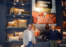 Michel Bijen en Erik Boertien van Madison. De Eco-Line, geproduceerd van 100% gerecyclede materialen, stond in de spotlight.