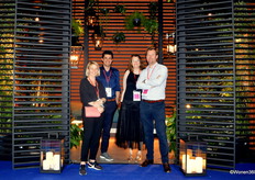 Marian De Schutter, Yves Casteels, Klaartje Nackaerts en Vincent Bosmans van verlichtingsproducent Authentage. "Op zoek naar hoogwaardige materialen om onze collectie te versterken, hebben we besloten om met Albast te gaan werken. Dit natuurlijke, handgemaakte, stenen materiaal is verwerkt in verschillende producten voor binnen en buiten", vertelt Yves.