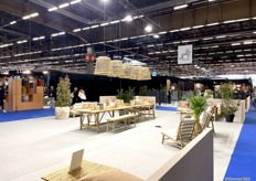 Een blik op een 'opgevulde lege plek'. Er werden veel natuurlijke materialen gebruikt, waarin we met name zeegras, rotan, bamboe en seasal terug zagen. Vooral in de verlichting werden deze producten terug te zien.