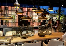 De stand was weer mooi aangekleed van PMP Furniture.