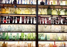 Leuk en creatief uitgestalde vaasjes.