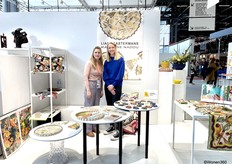 De samenwerking tussen textielontwerpster Marylène Madou en keramiste Liane Castermans 'BELMAR PLATE' gezien in Goodmoods Hal 7.