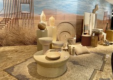 De 'vreemde tijden ruimte' presenteert nieuwe soorten objecten voor die zeldzame, kostbare momenten die de nieuwe relatie tussen de huiselijke sfeer en ons geluk bepalen.