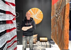 Christoph Broich creëert al zijn producten zelf in België; van poef tot vloerkleden en kussens.