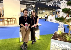 Flyass Lo Dico en Lisa Daco van het Belgische merk Alume, dat in- en outdoor verlichting liet zien.