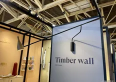 De Timber wall, een prototype van Ernst Koning die net ophing op de beurs. 