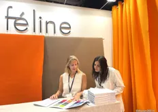 Stephanie Rompelman van Feline Fabrics lichtte de nieuwe collectie toe, die geinspireerd is op de seventies. Dat was te zien aan de bruine en oranje tinten die gebruikt zijn in de materialen. 