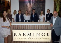 Het team van Kaemingk, internationale groothandel in woonaccessoires, neemt de tijd voor een foto.