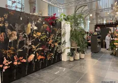 Een blik op de nieuwe najaarscollectie. Het bedrijf is groothandel en importeur van hoogwaardige zijden bloemen en planten.