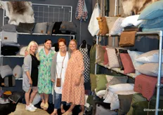 Marlon Wölein, Susan de Young, Monica van Groen en Astrid Kobel van Knit Factory. Ze presenteerde onder andere woonaccessoires, zoals bed-, bad- en keukentextiel.