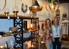 Alexandra van den Bos en Layla Veldhoen van CottonCounts, dat met de hand gemaakte deco uit India verkoopt.