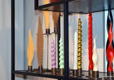 De gerecyclede en handgemaakte kaarsen zijn uniek, doordat ze geheel naar wens besteld kunnen worden. Naast de kleur en afwerking kan ook de vorm van de kaars gekozen worden.