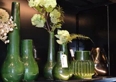 Roberts Collection kwam met een reeks nieuwe producten, zoals deze groene vazen.