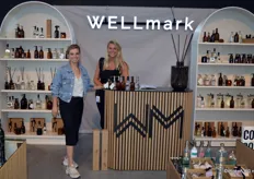Namens Wellmark zijn Marleen van den Bogaart en Ellen Veeloo van de partij. Naast een selectie nieuwe geuren kwam het bedrijf voor het eerst met travertin steen en een zwarte lijn.