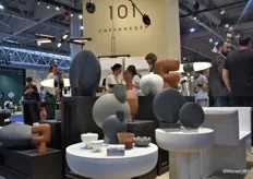 Opvallende producten van 101 Copenhagen, een Deens designmerk opgericht in 2017 door deontwerpers Kristian Sofus Hansen, Nicolaj Nøddesbo en Tommy Hyldahl.