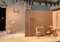 De welbekende stand van Floorify die altijd duidelijke kleuren gebruikt in haar standbouw. Het Belgische bedrijf presenteerde er o.a. hun nieuwste terrazzo collectie Piccolo.