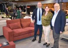 Steven Vancaenegem, Marijke Boel en eigenaar Luc Vancaenegem (rechts) van Divaco Furniture, gespecialiseerd in import en export van meubelen. "Wij ontwerpen, produceren en importeren tal van nieuwe collecties vanuit verschillende continenten zoals China, Zuid-Amerika, het Midden-Oosten en ook Europa."