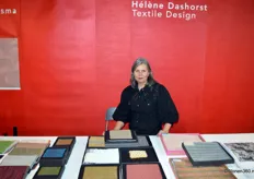 Hélène Dashorst, van het gelijknamige Hélène Dashorst Textile Design, toont verschillende transparanten. Veel kleur en structuren zijn terug te vinden op de stand.