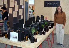 Twee jaar geleden startte Ann-Sophie Vanwynsberghe met Intueri. Ze begin met kaarsen, maar inmiddels is het aanbod flink uitgebreid. 