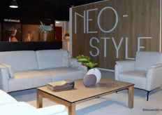 Neo-Style meubelen zijn voornamelijk gemaakt van leer en worden met de hand zorgvuldig bewerkt.