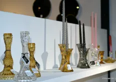 De nieuwe glazen kaarsenhouders van Housevitamin werden voorgesteld aan de bezoekers.