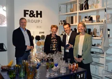 Kim Dybdal, Brita Slavensky, Michiel Westerhuijs (agent) en Bianca Oudheusden op de stand van F&H Group, een wereldwijd merkhuis in keuken, wonen en dineren.