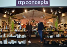 Karin Mulder en Freddy van den Oetelaar vertegenwoordigen TTP Concepts in Utrecht. Voor hen zijn de nieuwe producten van Eva Solo te zien.