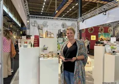 Jessica Beijer van My Flame Lifestyle met links van haar producten die ontworpen zijn in samenwerking met Amnesty International. 10% van de verkopen gaat naar dit goede doel.