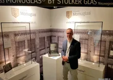 Adviseur Bart Vroegh van Stolker Monuglas stond er met heel dun dubbelglas voor de restauratiemarkt.