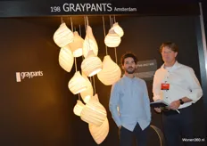 De innovatieve lampen van Graypants zijn gemaakt van karton. Michiel Greeve en Niels Arkes lichtten dit ontwerp uit.