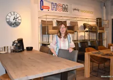 Marijke van de Hulsbeek vertegenwoordigt twee bedrijven in De Woonindustrie: Woodzz (eetkamerstoelen) en HCM (tafels op maat).