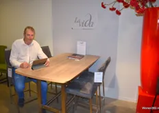 Harry van der Spoel van La Vida zit sinds 1 september met eetkamertafels en -stoelen (in het hogere segment) in De Woonindustrie.