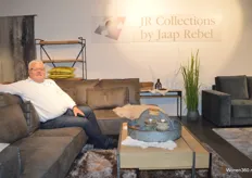 Jaap Rebel bij de collectie zitmeubelen van JR Collections.