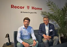 Geert Nulens (rechts) en Adrien Corthouts van Recor Home, een Belgisch meubelbedrijf dat uitpakte met allerlei nieuwigheden.