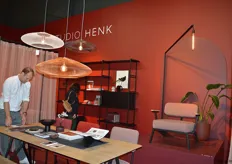 De kleurrijke stand van Studio Henk.
