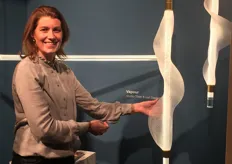 Nadja Smits presenteert in de stand van Hollands Licht de nieuwe lamp van Thier & van Daalen: Vapour.