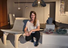 Marjolein Deurloo van Beton-Lab maakt samen met haar man Jan-Paul van beton allerlei gebruiksvoorwerpen, zoals meubels, accessoires etc.