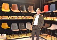 Jurgen Decruy van Young Line Furniture showt collectie hippe stoelen en relaxfauteuils.