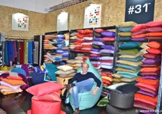 10 jaar geleden begon Boogaard Textiles met zitzakken. Nikolay Boogaard presenteerde deze collectie kleurrijke kussens van label #31.