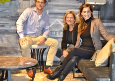 De redactie van Wonen360.nl die de meubelbeurs bezocht, met v.l.n.r. Leo Elenbaas, Amber Sturris en Marie-Elise Bruins Slot.