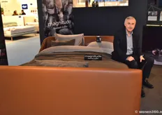 Frank Verschuere bij bed Magnitude van LS Bedding. Dit bed heeft de Balthazar Award 2018, Best of Belgium, gewonnen.