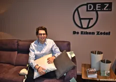 Cedric Willems van De Eiken Zetel (DEZ), welk bedrijf voor de 55e keer op de meubelbeurs in Brussel stond!
