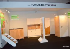 Peter Rooyakkers van het bedrijf Portas Rooyakkers moderniseert onder andere keukens, trappen en meubels. 