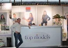 Jeroen Blaauw bij de originele Top Models-balie van Jodeco Glass