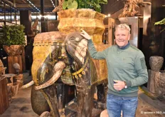 Eigenaar Joop Moes van Brosi BV uit Oldenzaal zit al 20 jaar in het vak en importeert alles zelf.