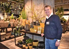 Daniel Miedema van HS Potterie. HS staat voor Henk Sloetjes. Het bedrijf zit in Aalten en is gespecialiseerd in binnenpotterie.